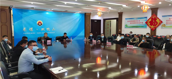 山東科技大學(xué)實(shí)用礦山壓力研究中心主任石永奎教授、郝建博士應(yīng)邀赴龍煤雙鴨山礦業(yè)集團(tuán)進(jìn)行技術(shù)交流